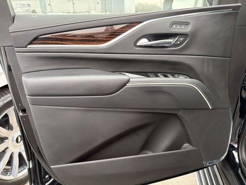 Used 2023 Cadillac Escalade ESV Premium Luxury w/ Performance Package image 7