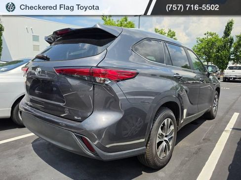 Used 2023 Toyota Highlander XLE FWD image 6