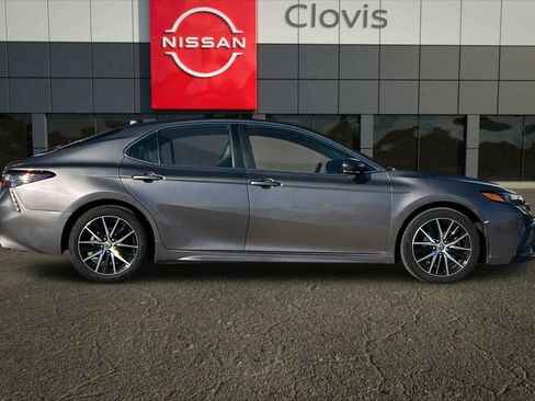 Used 2023 Toyota Camry SE image 9