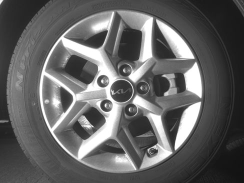 Used 2025 Kia Soul LX w/ LX Technology Package image 13