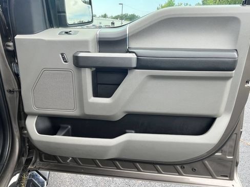 Used 2019 Ford F150 XLT w/ Equipment Group 302A Luxury AWD/4WD image 19