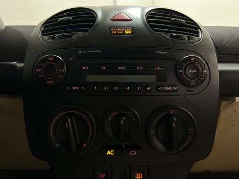Used 2004 Volkswagen Beetle GLS FWD image 6