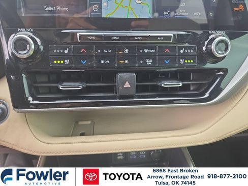 Used 2022 Toyota Highlander Platinum AWD/4WD image 25