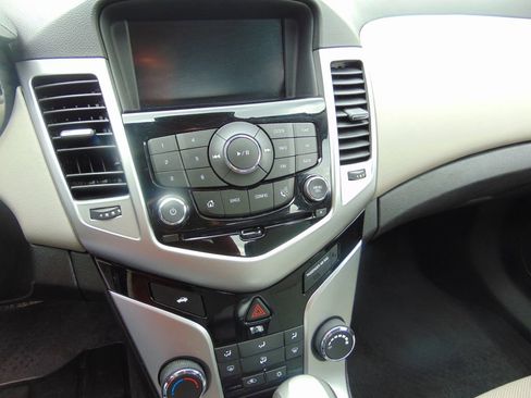 Used 2016 Chevrolet Cruze LT w/ Sun And Sound Package image 19