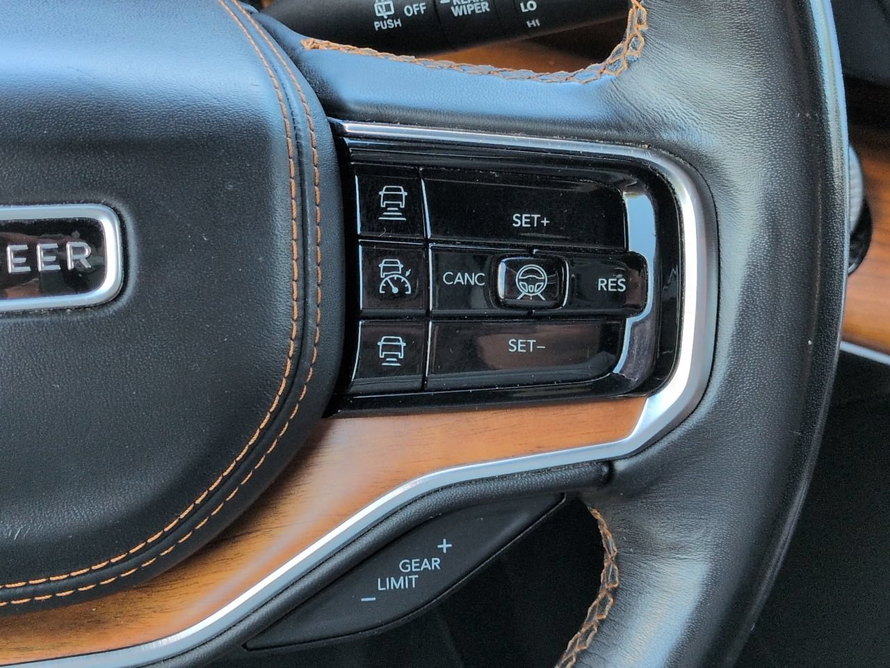 Used 2024 Jeep Grand Wagoneer L Series III AWD/4WD image 28