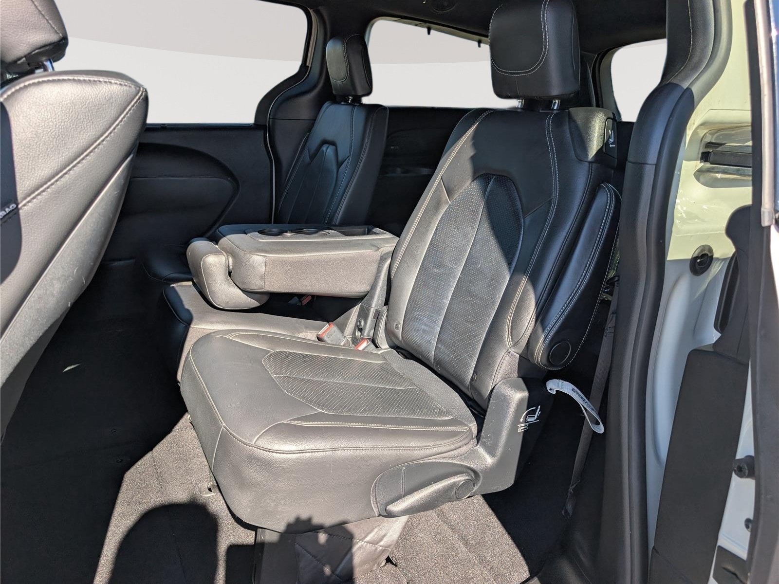 Used 2020 Chrysler Pacifica Touring-L Plus FWD image 15