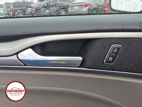 Used 2019 Ford Fusion SE FWD image 15
