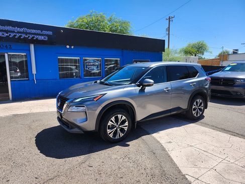Used 2021 Nissan Rogue SV FWD image 2