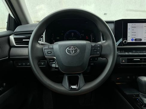 Used 2025 Toyota Camry LE image 31
