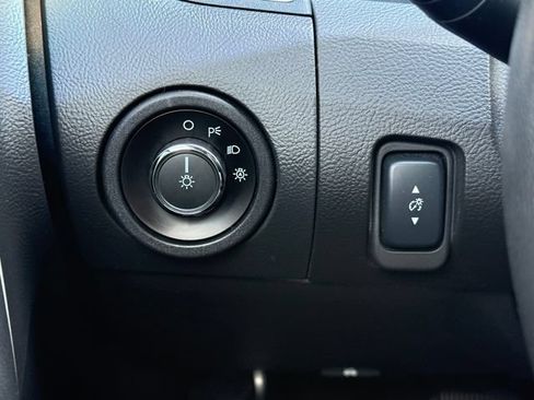 Certified 2018 Ford Taurus SEL FWD image 20