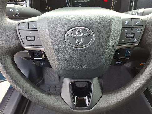 Used 2025 Toyota Camry LE image 17