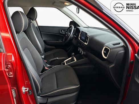 Used 2024 Hyundai Venue Limited FWD image 10