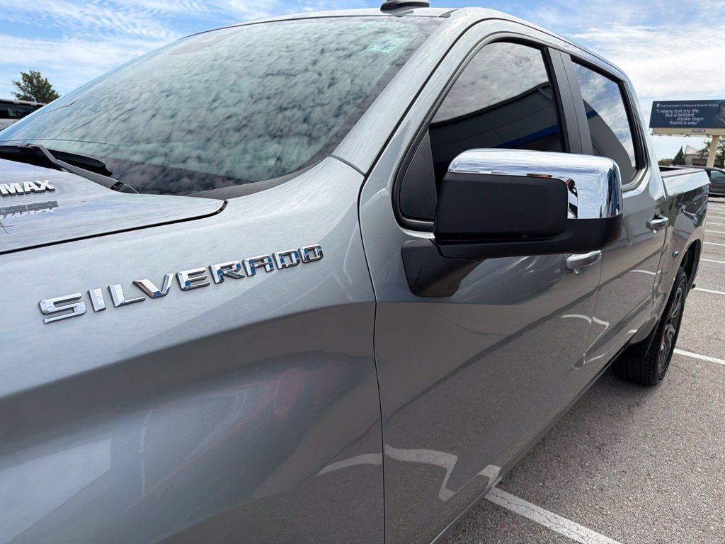 Used 2025 Chevrolet Silverado 1500 LT AWD/4WD image 10