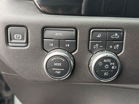 Used 2025 GMC Sierra 1500 SLT image 43