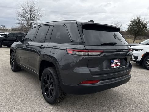 New 2026 Jeep Grand Cherokee Altitude RWD image 4