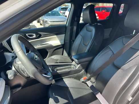 Used 2025 Jeep Compass Limited AWD/4WD image 30