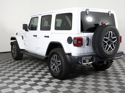 Used 2024 Jeep Wrangler Sahara image 6