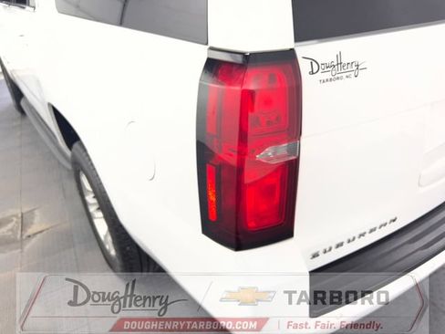 Used 2018 Chevrolet Suburban LT RWD image 12