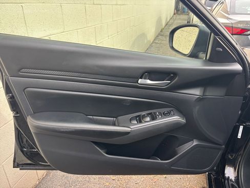 Used 2025 Nissan Altima 2.5 SV image 18