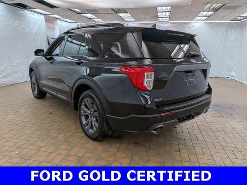Certified 2022 Ford Explorer XLT w/ Equipment Group 202A image 5