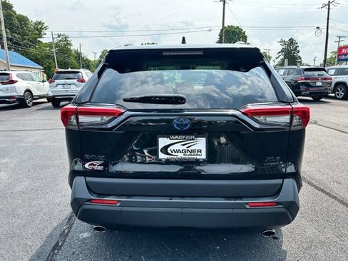 Used 2021 Toyota RAV4 XLE Premium AWD/4WD image 7