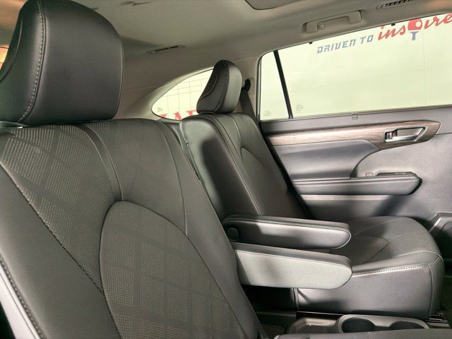 Used 2021 Toyota Highlander Platinum AWD/4WD image 41