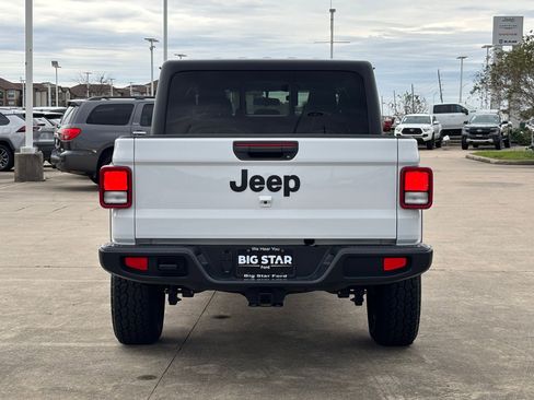 Used 2022 Jeep Gladiator Sport image 5