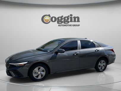 New 2026 Hyundai Elantra SE