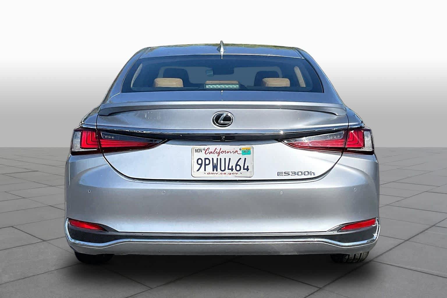 Used 2025 Lexus ES 300h w/ Premium Package FWD image 4