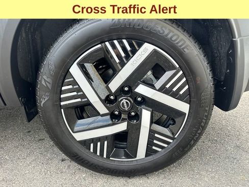 Used 2025 Nissan Kicks SV w/ Charging Package image 9