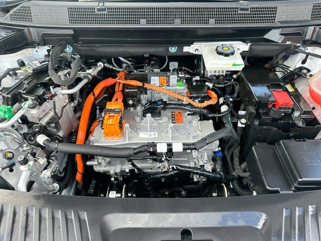 Certified 2024 Chevrolet Equinox EV LT FWD image 28