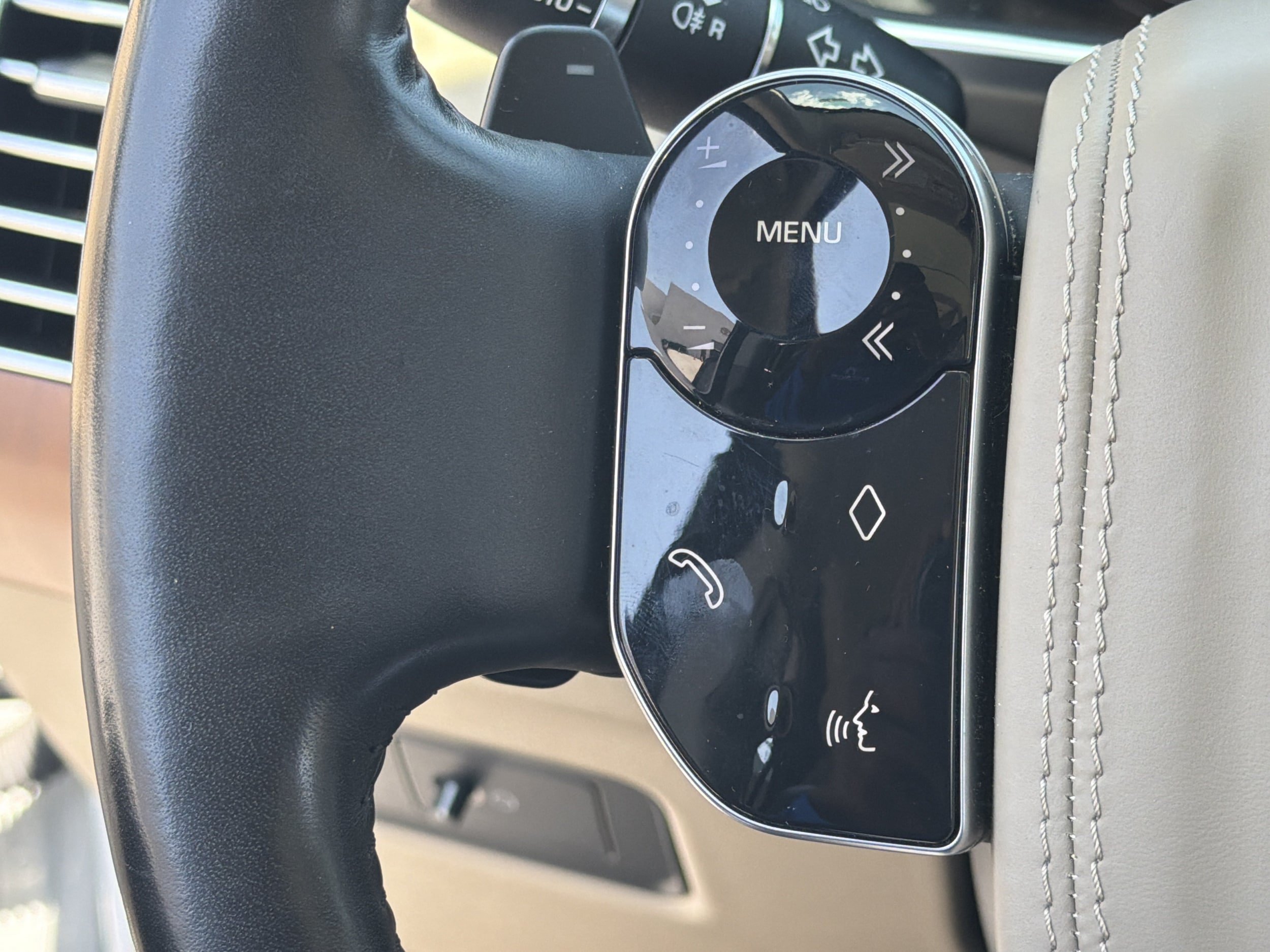 Used 2020 Land Rover Range Rover HSE AWD/4WD image 7
