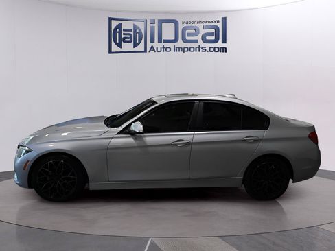 Used 2018 BMW 320i xDrive Sedan AWD/4WD image 2