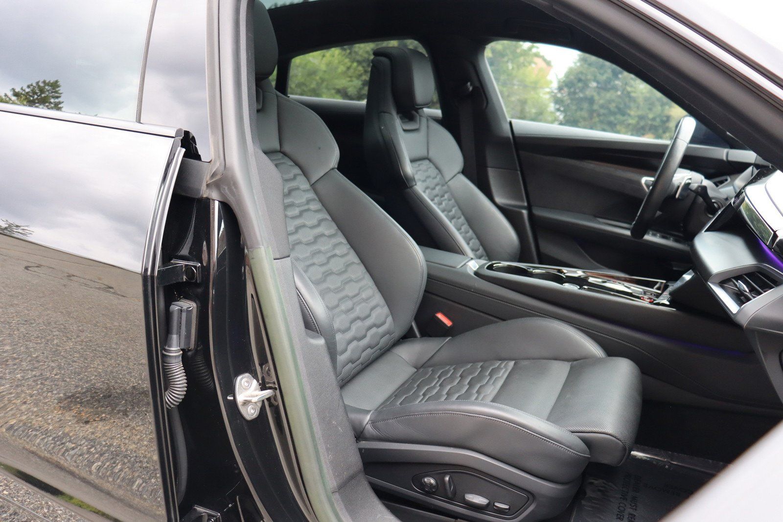 Used 2022 Audi e-tron GT Prestige w/ Prestige Package AWD/4WD image 21