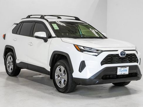 Used 2022 Toyota RAV4 XLE w/ Convenience Package AWD/4WD image 6