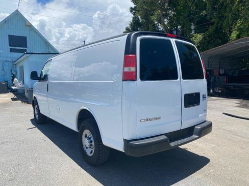 Used 2017 Chevrolet Express 2500 RWD image 10