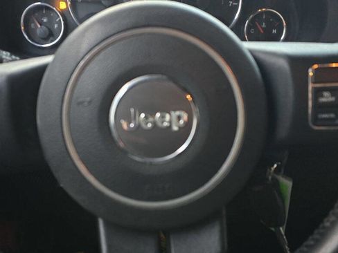 Used 2015 Jeep Wrangler Unlimited Sahara w/ Connectivity Group image 22