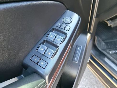 Used 2020 GMC Yukon SLT w/ HD Trailering Package AWD/4WD image 13