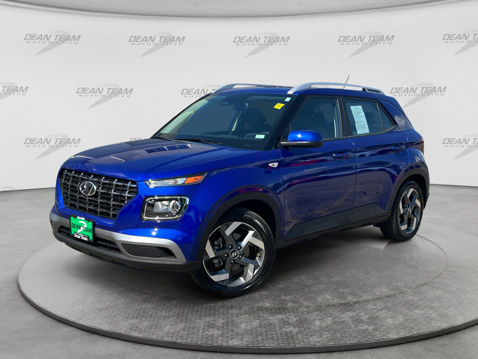 Used 2024 Hyundai Venue SEL FWD image 3