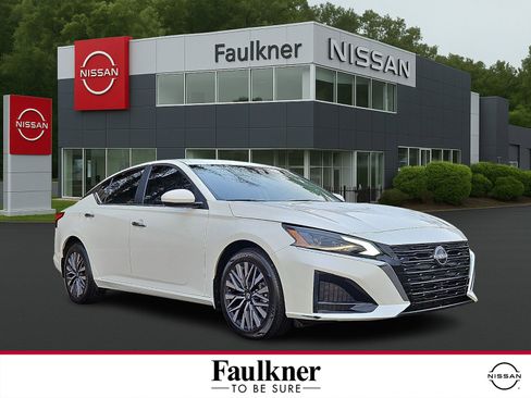 Certified 2023 Nissan Altima 2.5 SV image 1