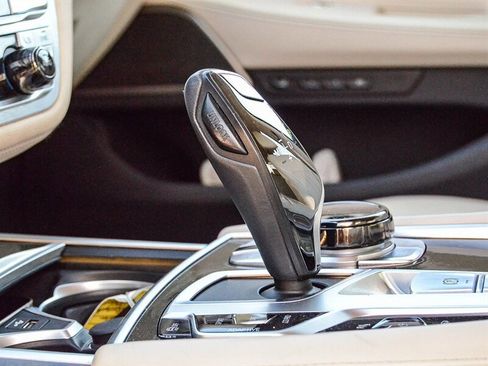 Used 2020 BMW 750i xDrive w/ Executive Package image 46