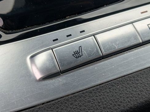 Used 2022 Kia Carnival EX image 25