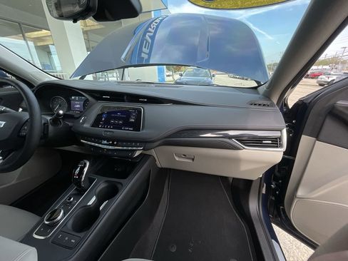 Used 2020 Cadillac XT4 Premium Luxury w/ Technology Package FWD image 29
