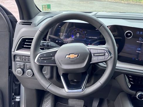 New 2025 Chevrolet Suburban Premier image 22