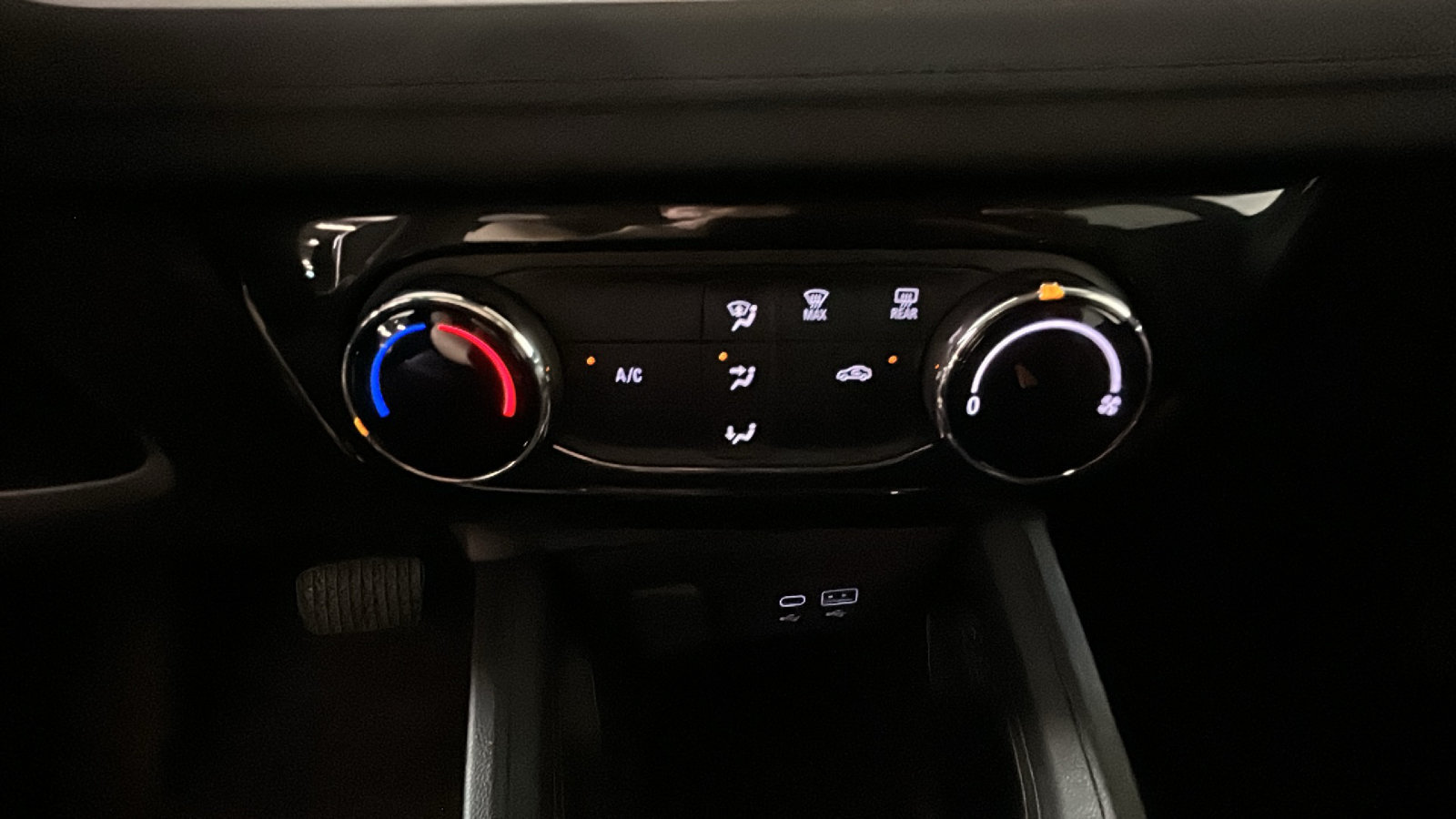 Used 2025 Chevrolet TrailBlazer LT AWD/4WD image 26