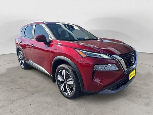 Used 2023 Nissan Rogue SV w/ SV Premium B Package image 3