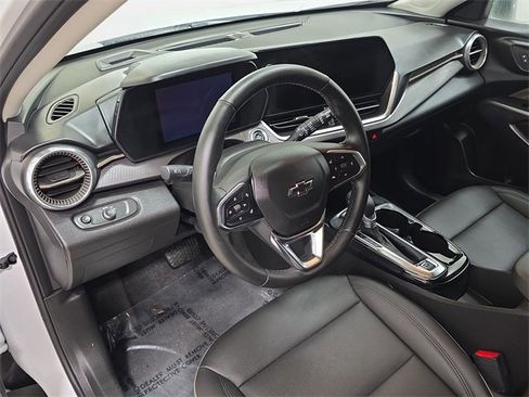 Used 2025 Chevrolet Trax ACTIV w/ Driver Confidence Package image 16