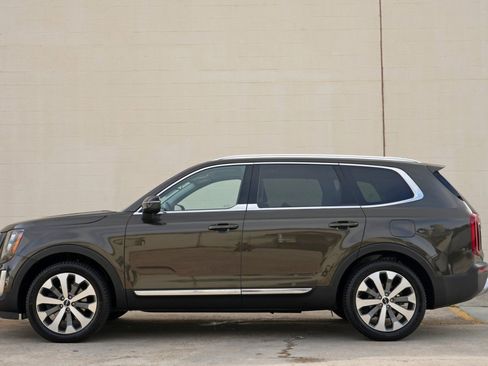 Used 2022 Kia Telluride EX w/ EX Premium Package FWD image 8