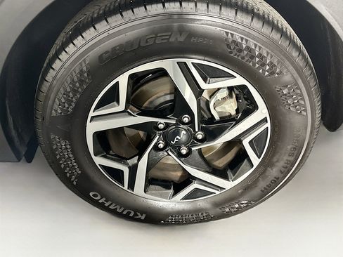 Used 2025 Kia Sportage LX image 11