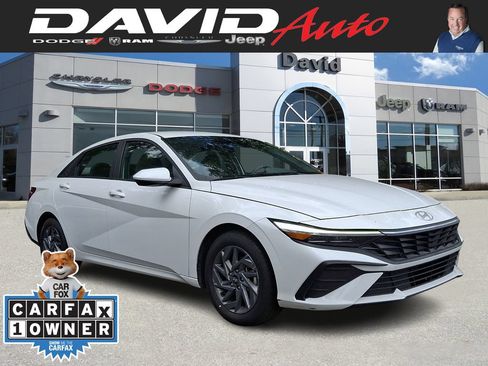 Used 2024 Hyundai Elantra SEL FWD image 1